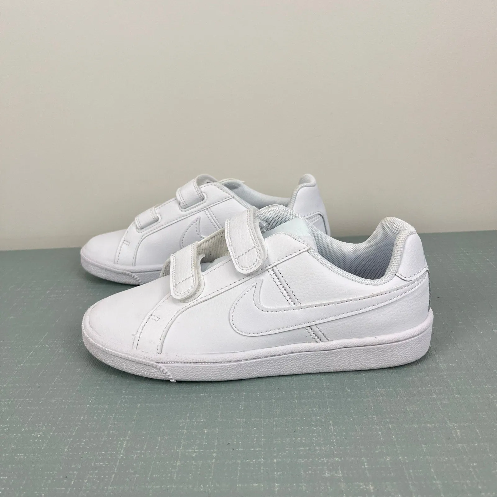 Nike Court Royale Kids Sneakers White 2.5 NWOT