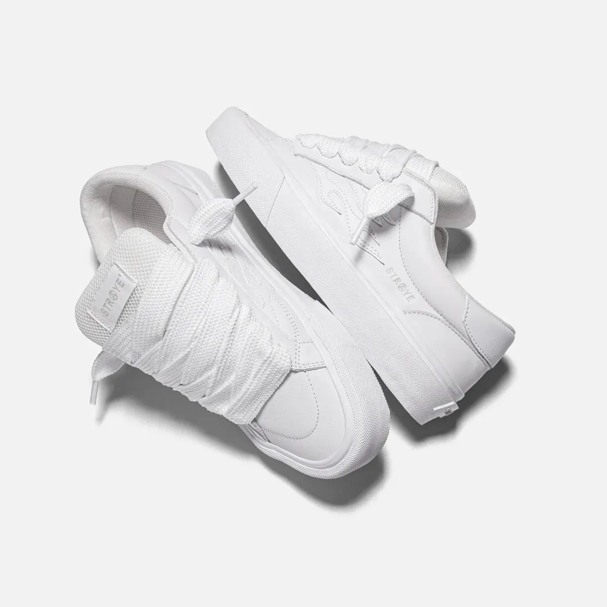 STRAYE Logan Puff White Sneakers